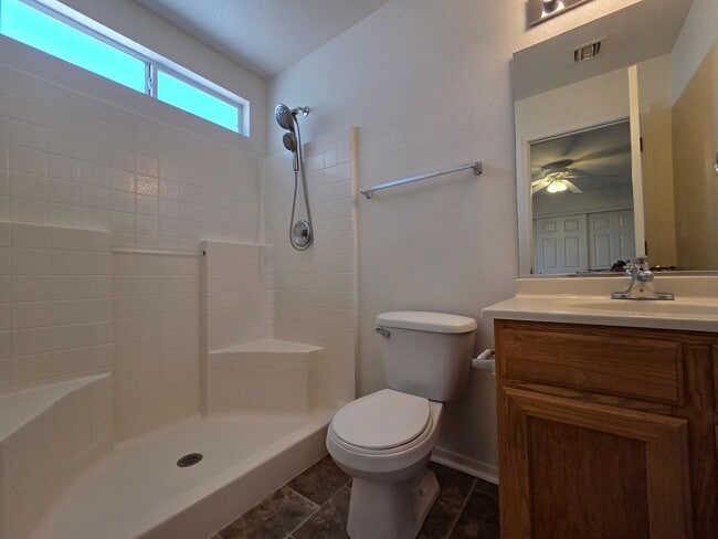 Building Photo - 3 Bed/2 bath home located in desirable Holiday Shores, Bullhead City AZ.