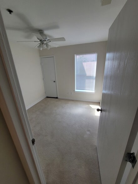 Building Photo - 3275 Kirchoff Rd