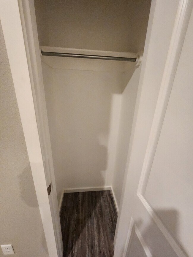 Building Photo - In Lone Star Trails! 3 bed 2 bath, 2 car garage