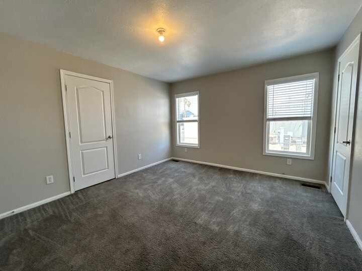 Building Photo - 4400 W Missouri Ave