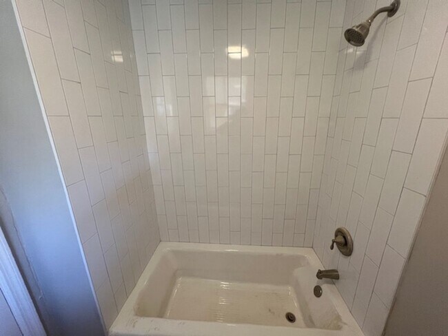 Building Photo - 1 Bedroom 1 Bath Apartment in Wraggsboro - Downtown Charleston