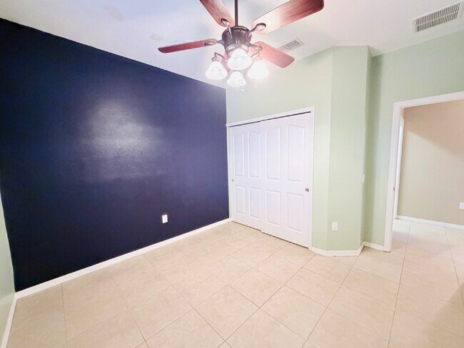 Building Photo - Spacious 3-Bedroom Home with 2 Full Baths in Charming Mulberry Home with Outdoor Kitchen!