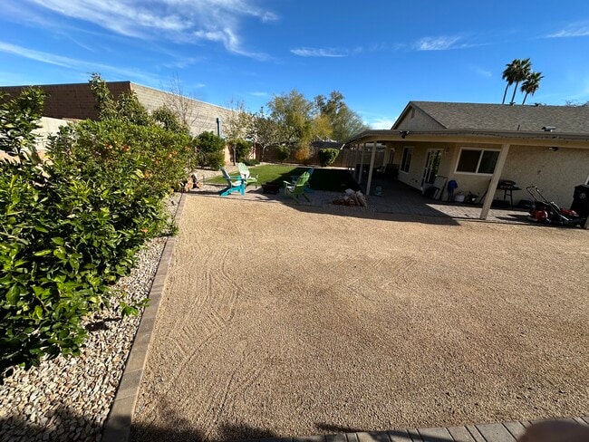 Building Photo - 654 W Gable Ave