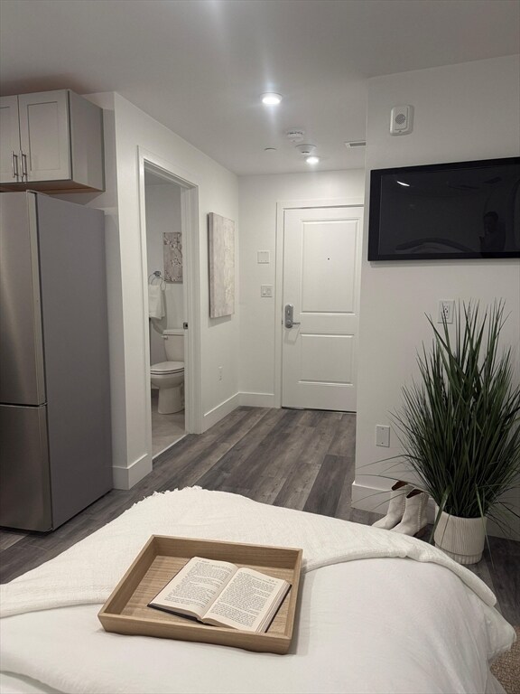 Building Photo - 585 Essex St