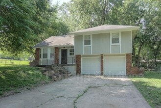 Building Photo - 613 NE 114th Terrace