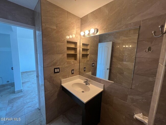 Building Photo - 540 S Yarbrough Dr