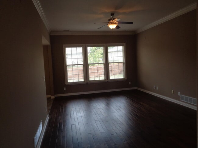 Building Photo - 2702 Comstock Dr