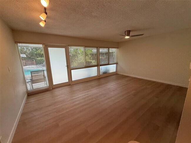 Building Photo - 4009 NE 21st Ave