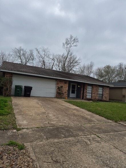 Building Photo - 15735 Munson Ln