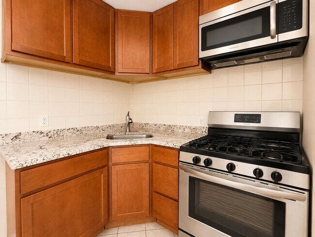 Building Photo - 86 E 21st St