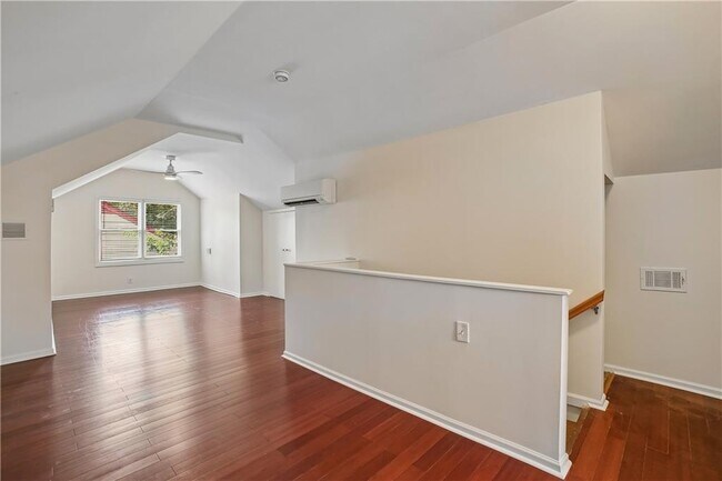 Building Photo - 1649 Beecher St SW