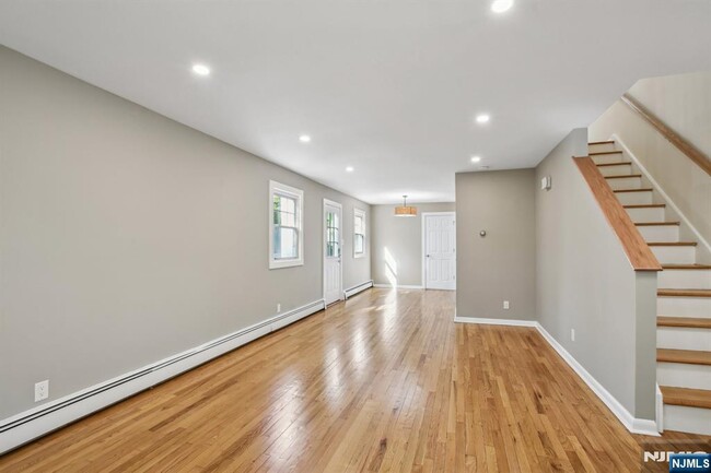 Building Photo - 222-224-224 Woodside Ave