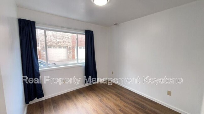 Building Photo - 1715 Larkins Wy