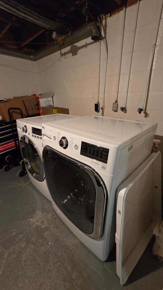 Building Photo - 5388 Flintstone Dr