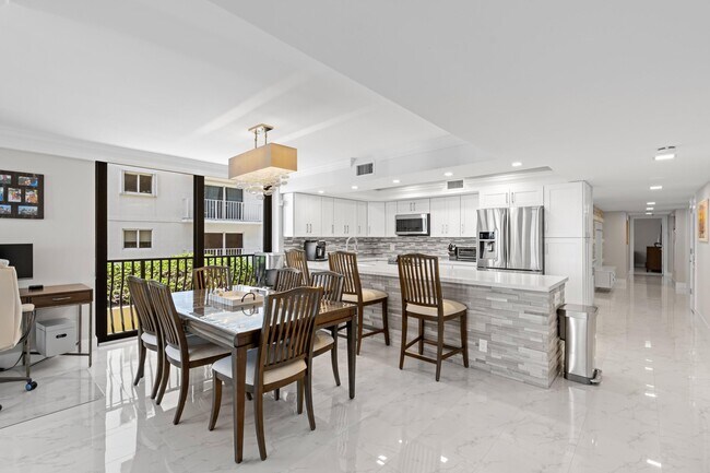 Building Photo - 4000 S Ocean Blvd