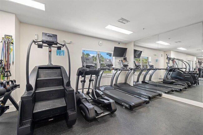 Building Photo - 1010 Central Ave N