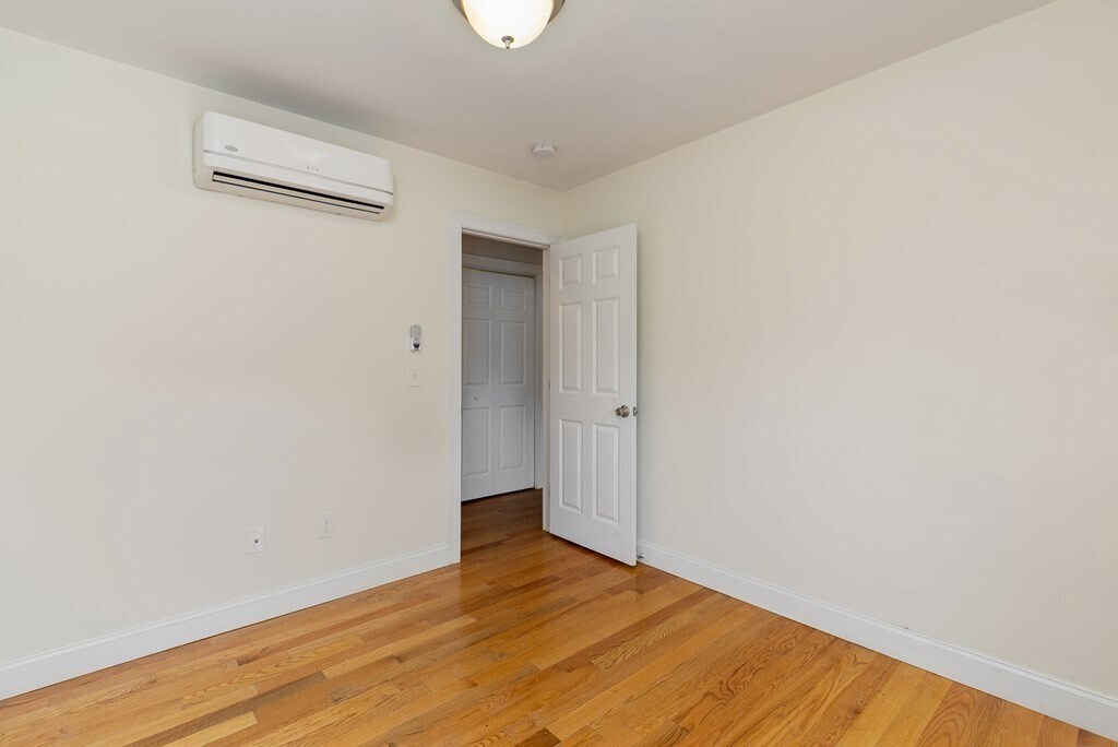 Building Photo - 25 Beachland Ave