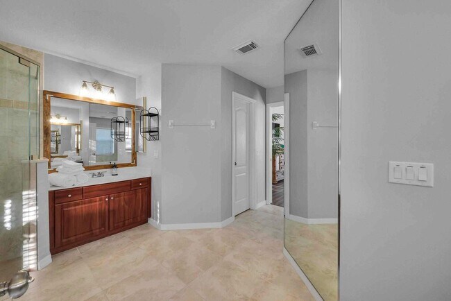 Building Photo - 5464 NW Milner Dr