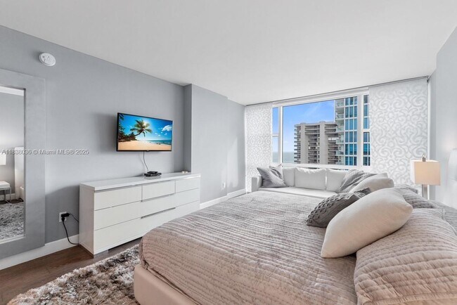 Building Photo - 6801 Collins Ave