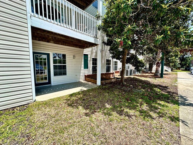 Building Photo - Spacious 2B/2B Unfurnished Condo near Beac...