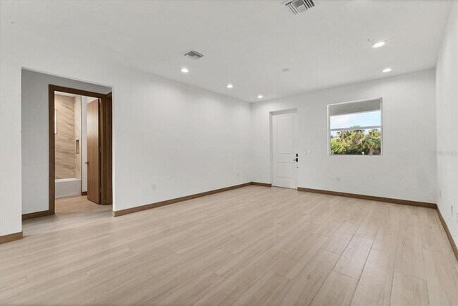 Building Photo - 405 Sunset Rd