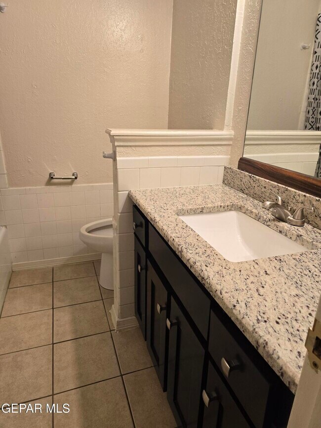 Building Photo - 6201 Escondido Dr