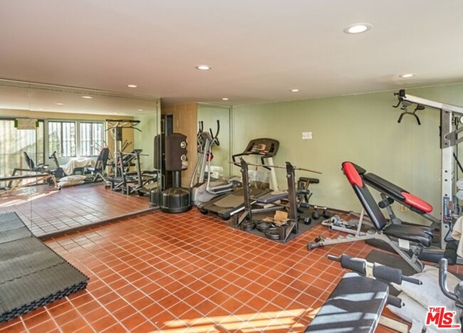 Building Photo - 443 S Gramercy Pl