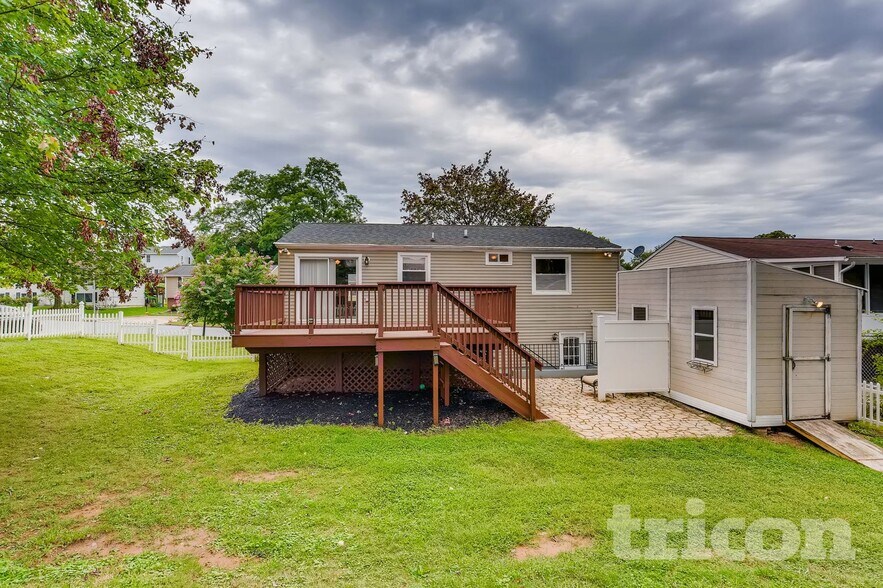 Building Photo - 329 Kearney Dr