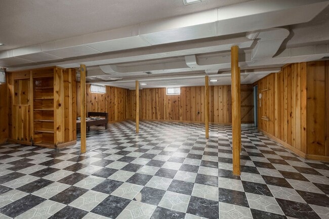 Building Photo - 3706 Chevy Chase Rd