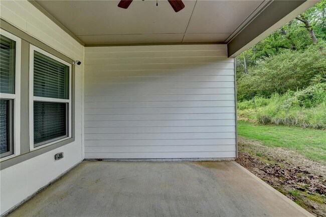 Building Photo - 5650 Bergeson Wy
