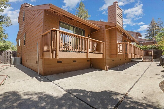 Building Photo - 67 Exeter Ln