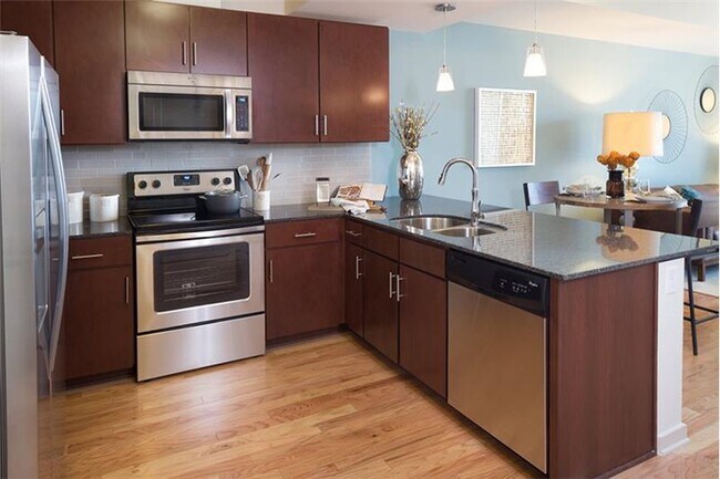 Building Photo - 48 Rainey St