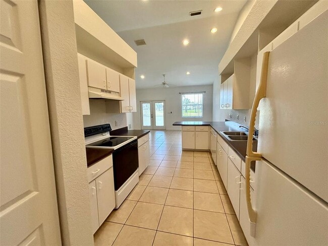 Building Photo - 26141 Northern Cross Rd