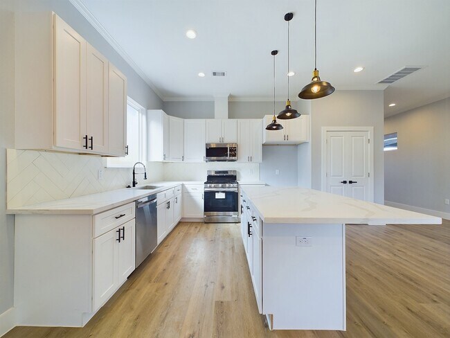 Building Photo - 5029 Creekmont Dr