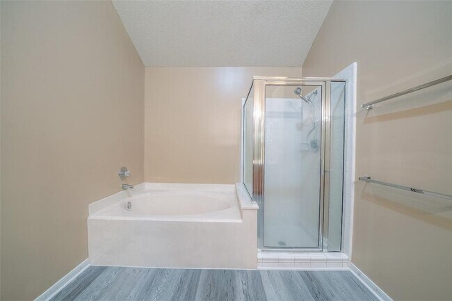 Building Photo - 143 W Village Knoll Cir