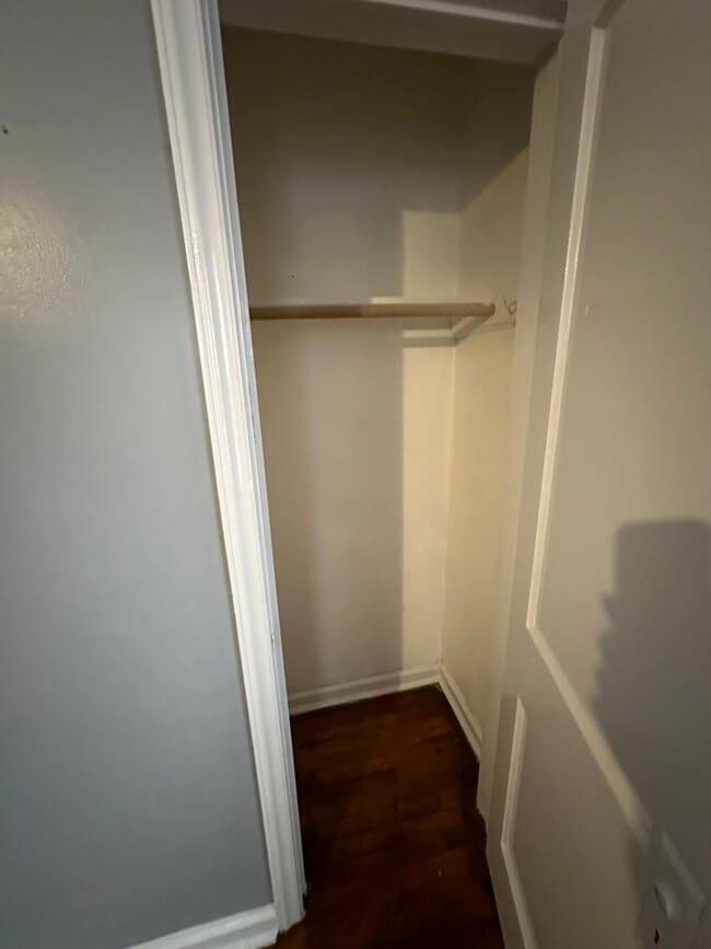 Building Photo - 3 bed 2 bath house on North Side! All electric, Central Air, laundry included, big yard