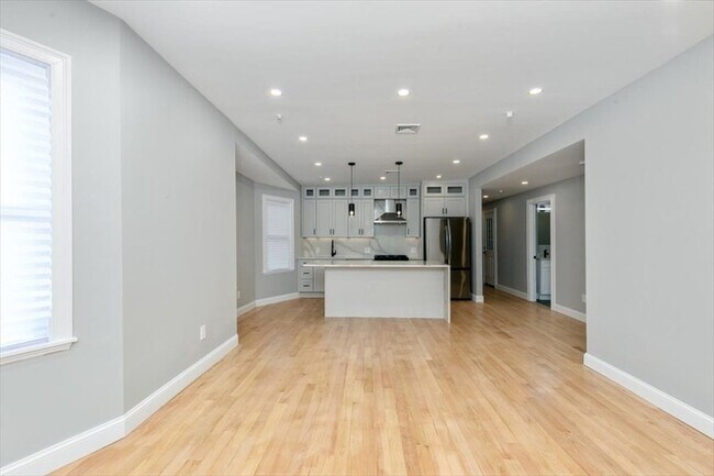 Building Photo - 755 Boylston St