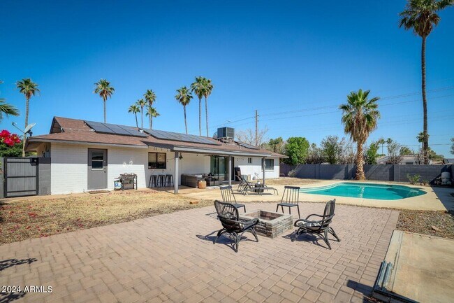 Building Photo - 3305 S Holbrook Ln