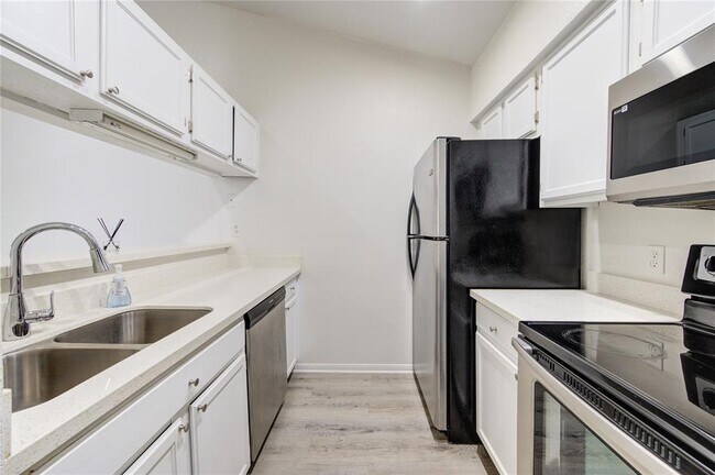 Building Photo - 2121 El Paseo St