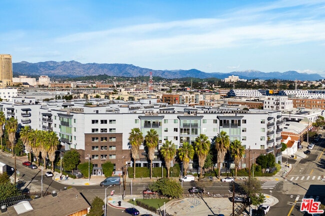 Building Photo - 629 Traction Ave