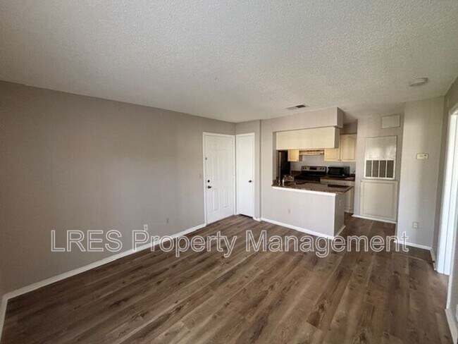 Building Photo - 2550 N Alafaya Trail