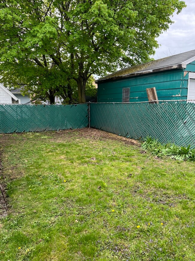 Building Photo - 101 Maple Ridge Ave