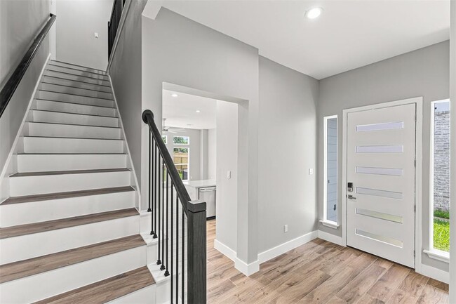 Building Photo - 5510 Pershing St