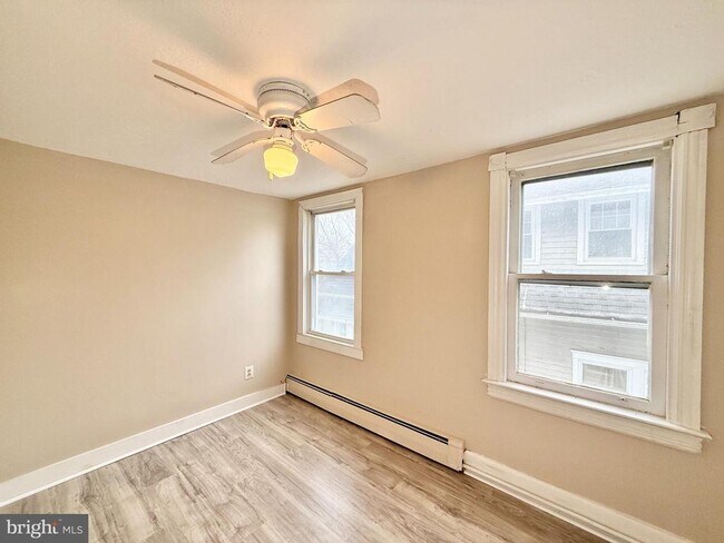 Building Photo - 5 Craven Ave