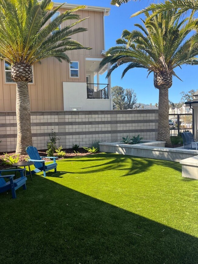 Building Photo - Spacious 3 Bedroom 2 Full Bath Condo with Stunning Views and Energy Savings