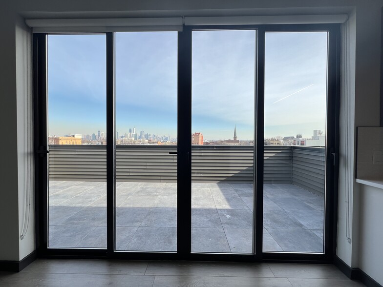 Building Photo - 100 Sackett St