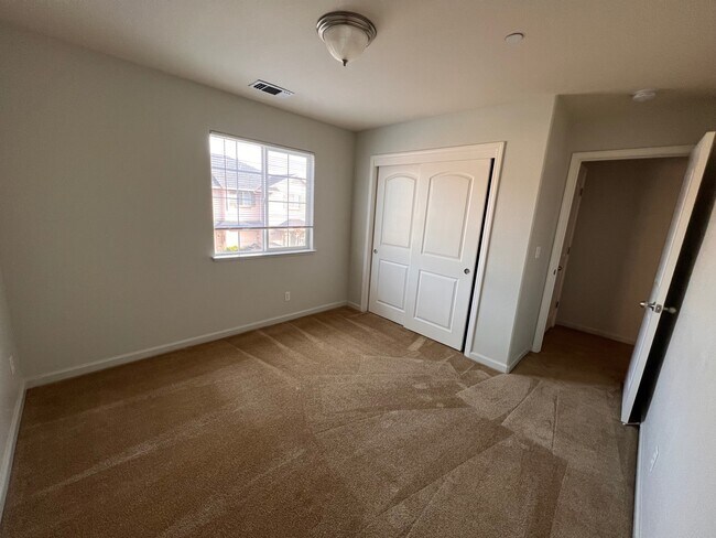 Building Photo - 415 Hetherington Cir