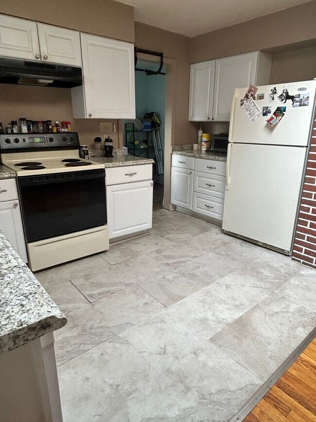 Building Photo - Charming Downtown State College Ranch Home Available August 2026