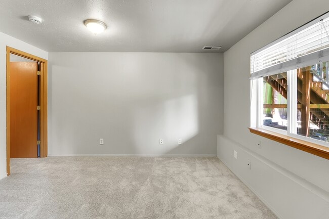 Building Photo - 915 Cleveland Ave