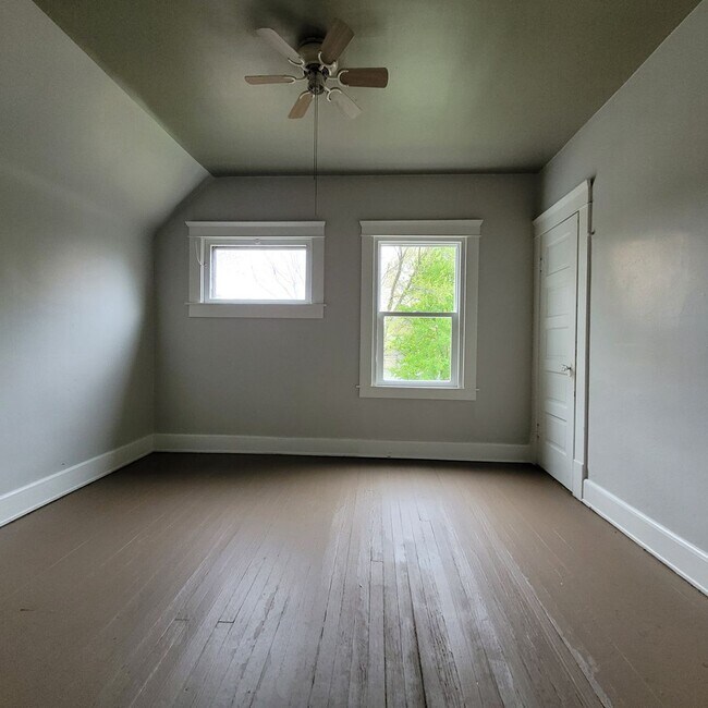 Building Photo - Single Family Home 3 beds 1 bath FOR RENT!